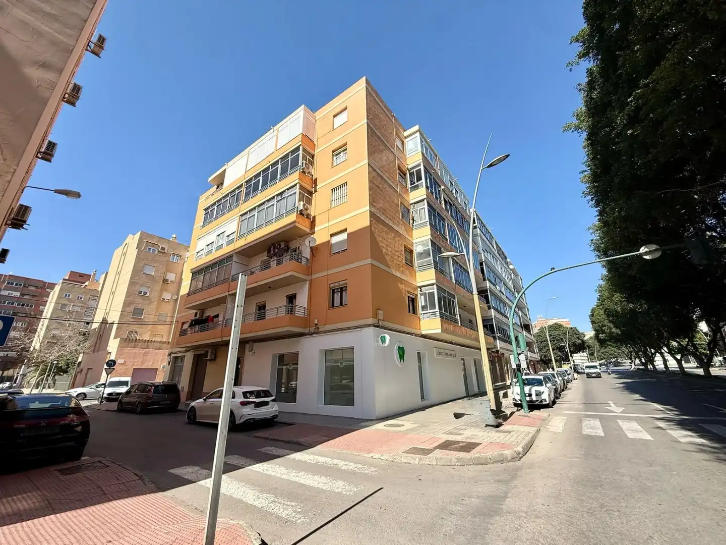 Vista exterior de Piso en venta en Almería con Calefacción, Amueblado y Balcón