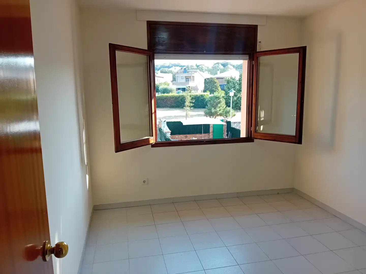 Dormitori de Casa adosada en venda en Girona amb Calefacció, Jardí privat i Rentadora
