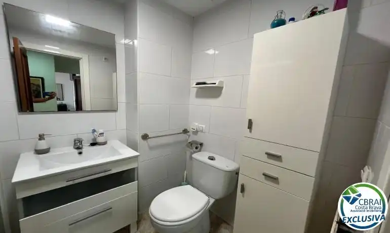 Bathroom of Flat for sale in Roses  with Heating, Terrace and Furnished