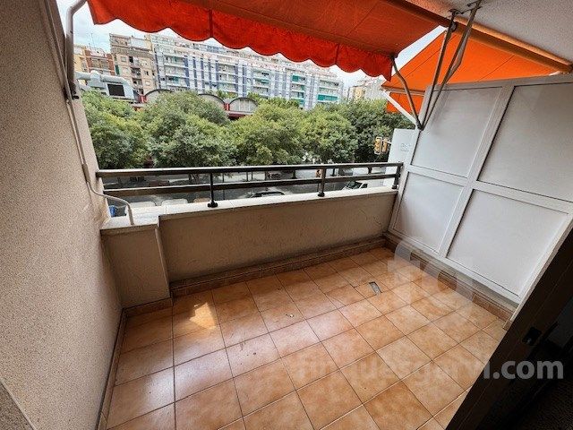 Balcony of Flat for sale in L'Hospitalet de Llobregat  with Balcony