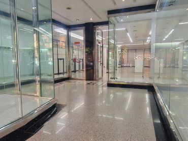 Local comercial de lloguer a Tras la Puerta
