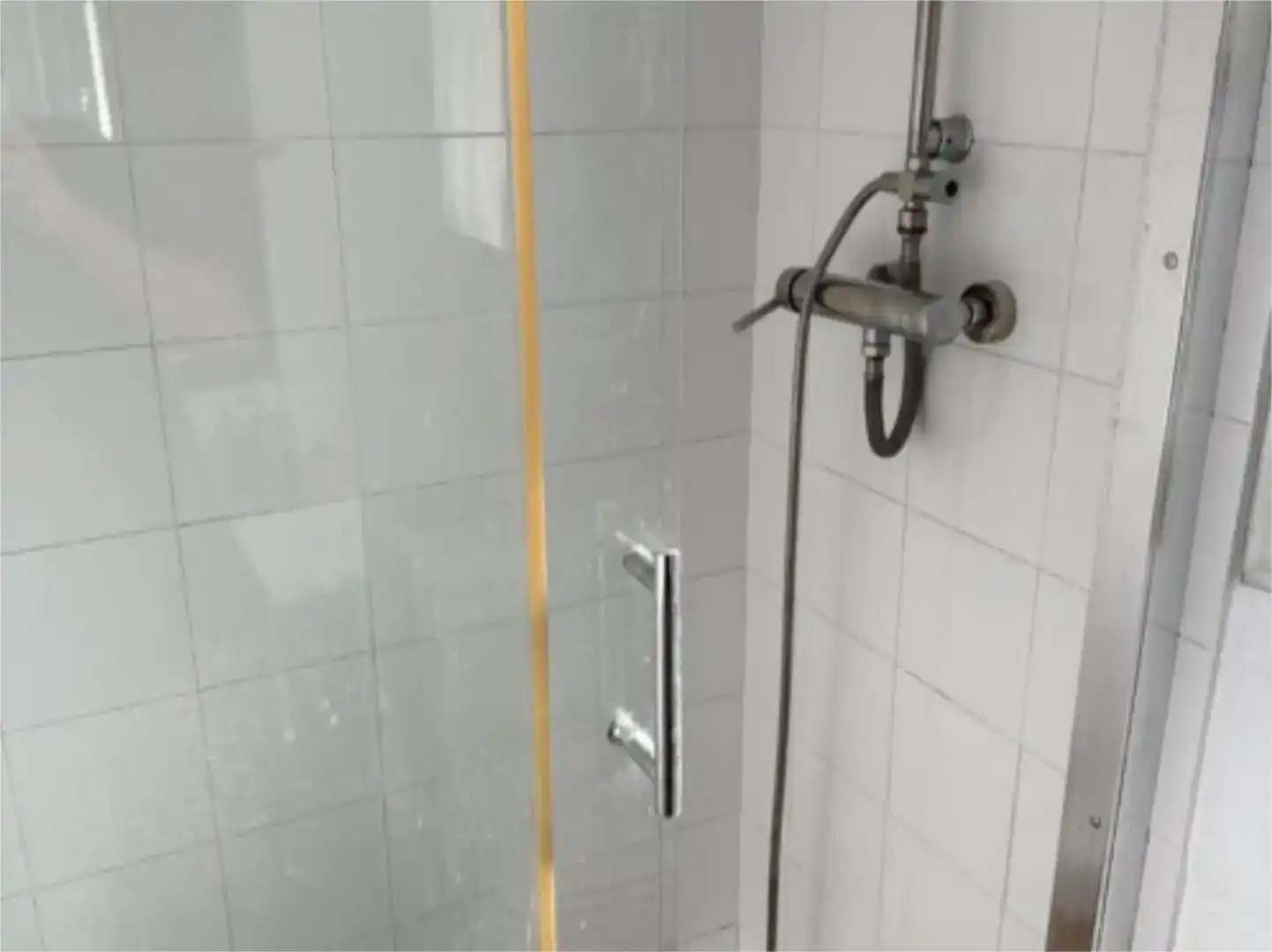 Baño de Apartamento en venta en Nerja con Aire acondicionado, Piscina y Balcón