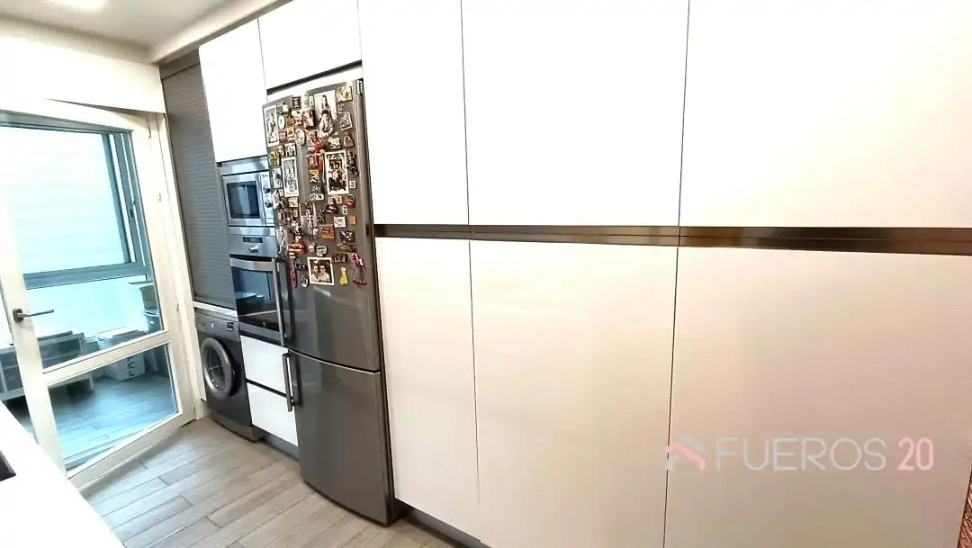 Cocina de Piso en venta en Barakaldo  con Calefacción, Terraza y Balcón
