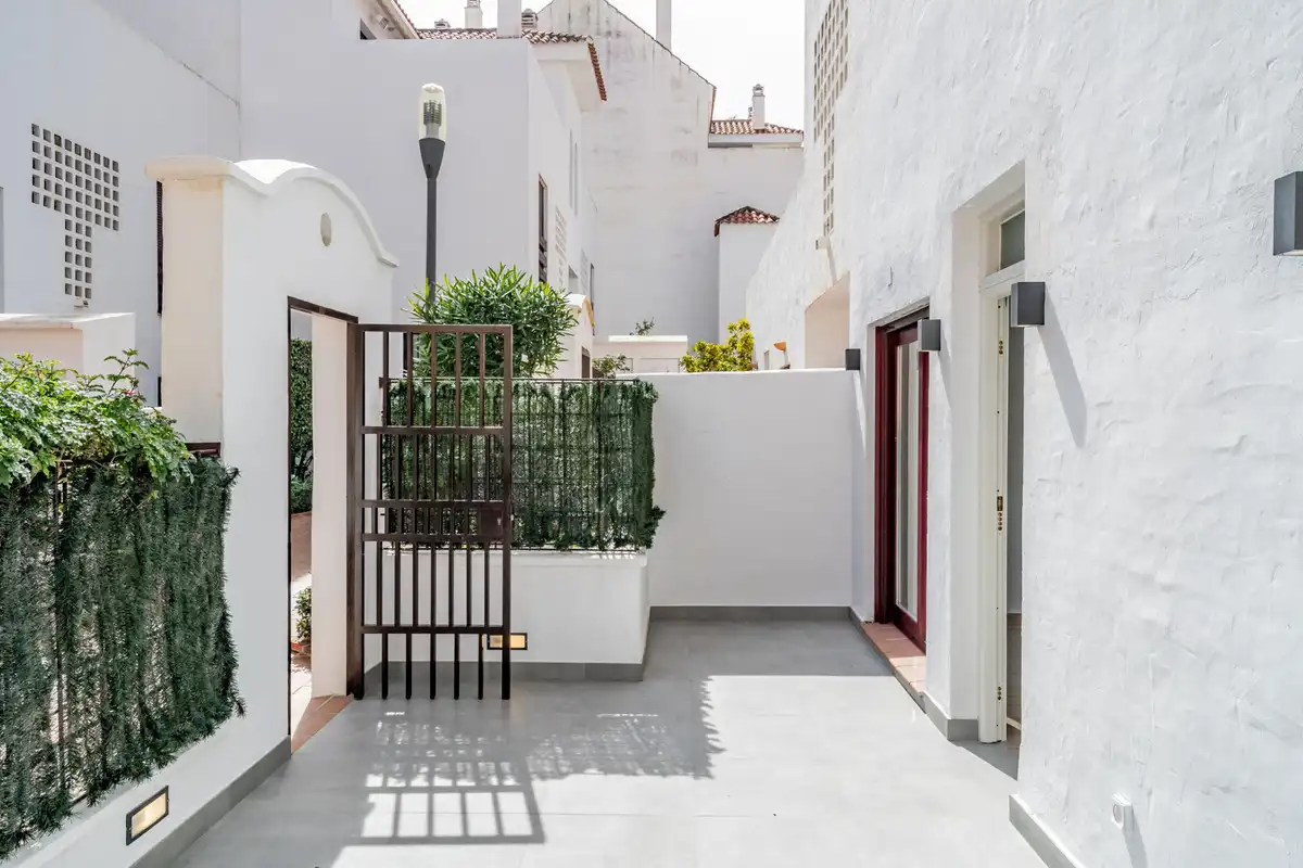 Vista exterior de Apartament en venda en Marbella amb Aire condicionat, Terrassa i Internet