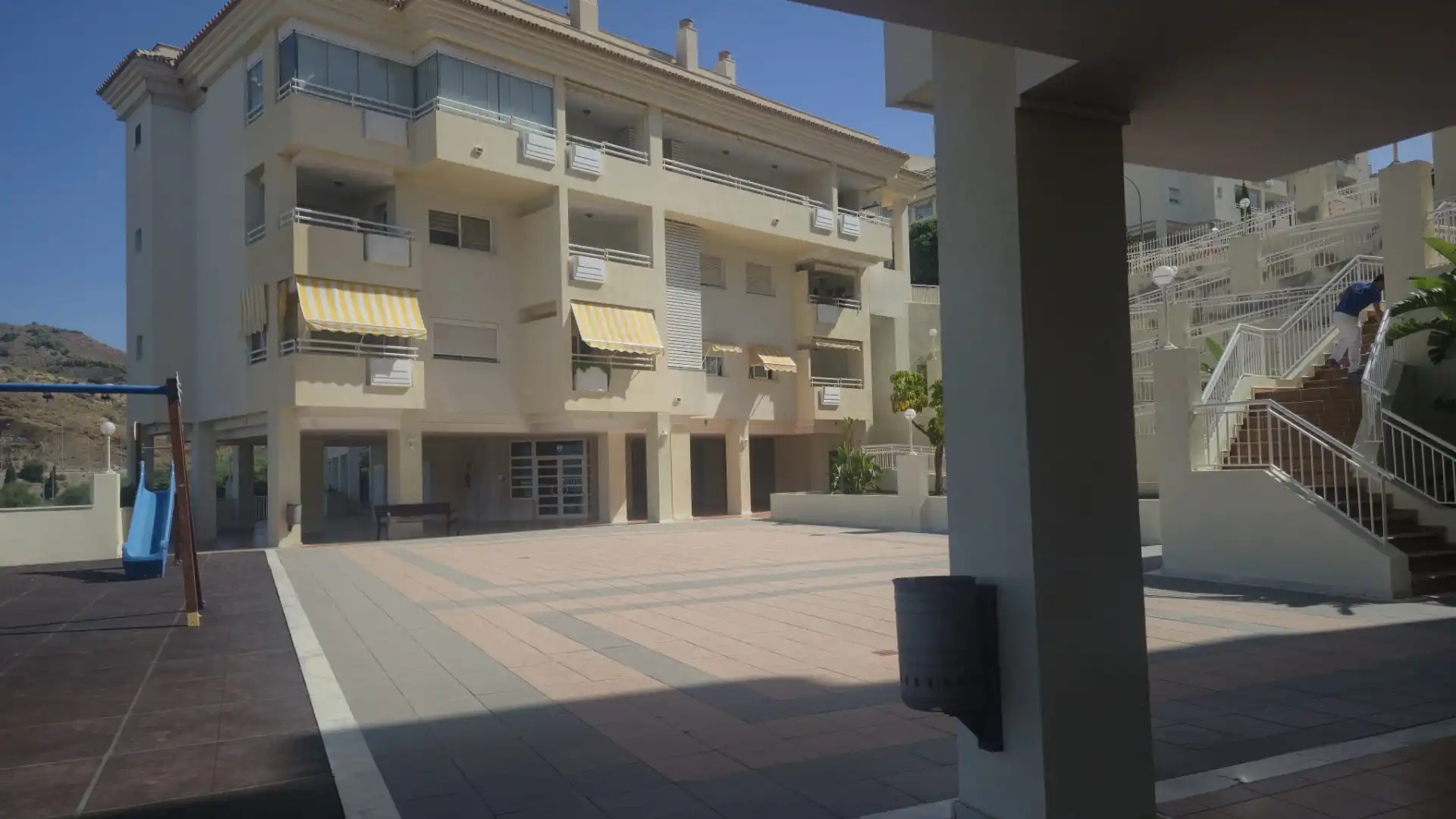 Vista exterior de Pis en venda en Rincón de la Victoria amb Jardí privat, Forn i Rentadora