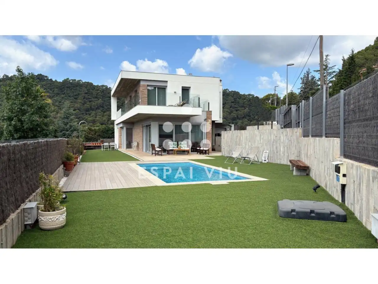 Vista exterior de Casa o xalet en venda en Matadepera amb Aire condicionat, Calefacció i Jardí privat