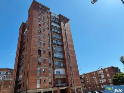 Exterior view of Flat for sale in Valladolid Capital  with Heating, Parquet flooring and Terrace