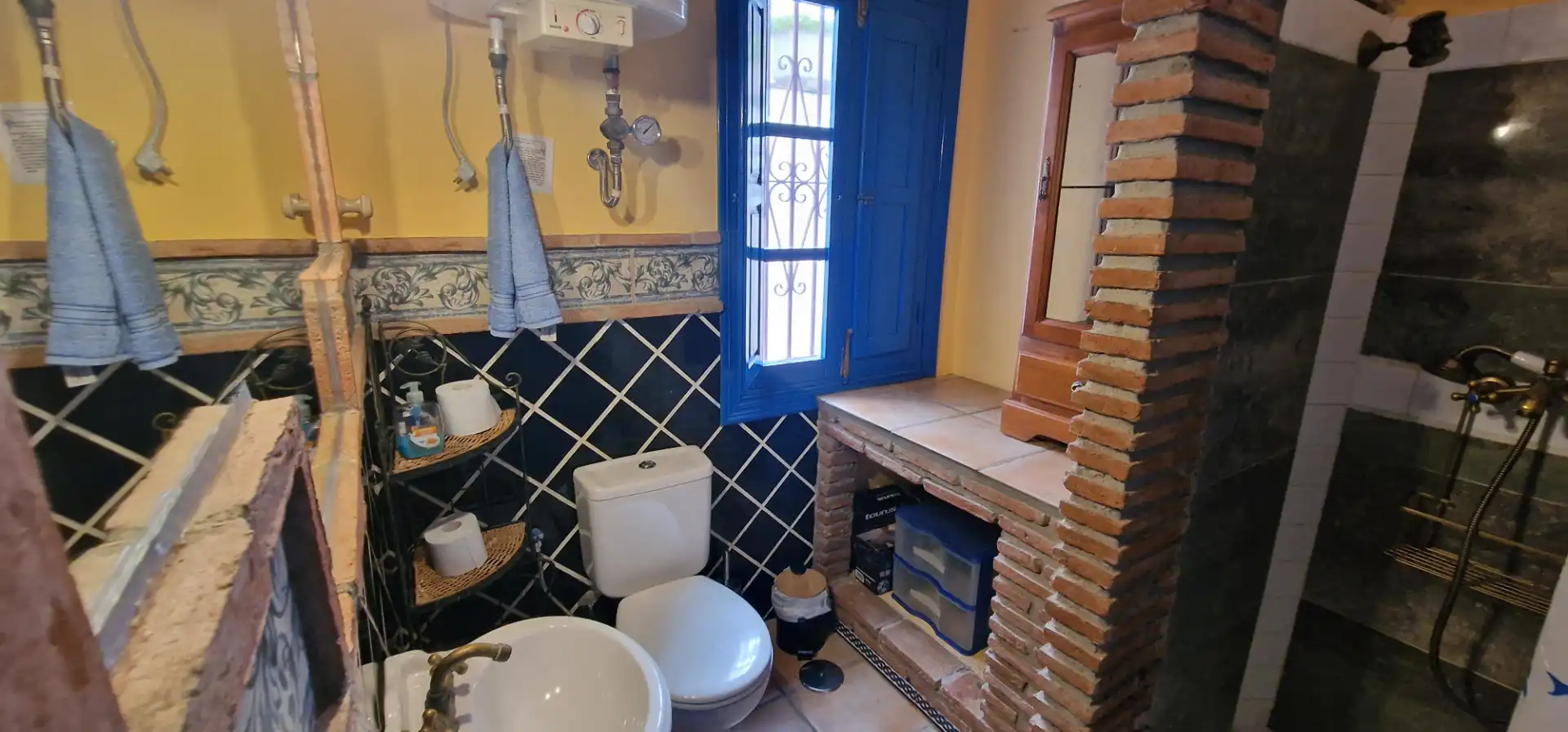 Baño de Finca rústica en venta en Alhaurín El Grande con Aire acondicionado, Calefacción y Jardín privado