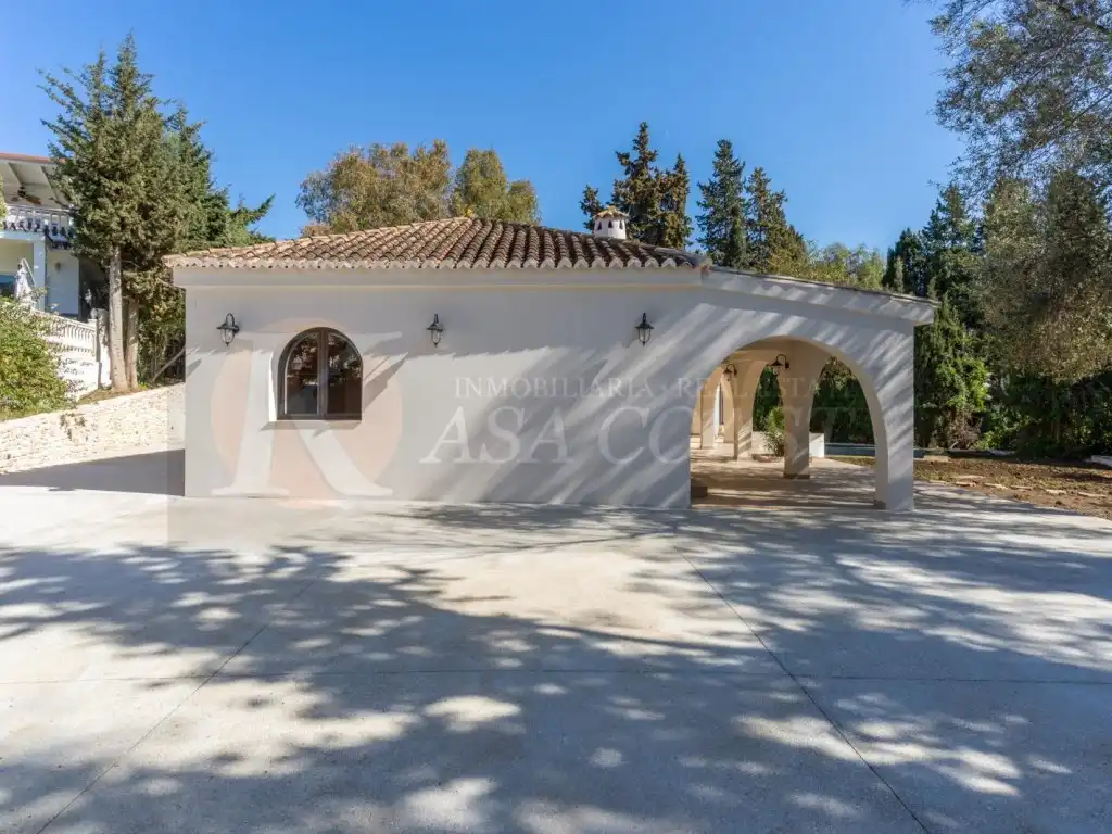 Vista exterior de Casa o xalet en venda en Mijas amb Aire condicionat, Jardí privat i Terrassa