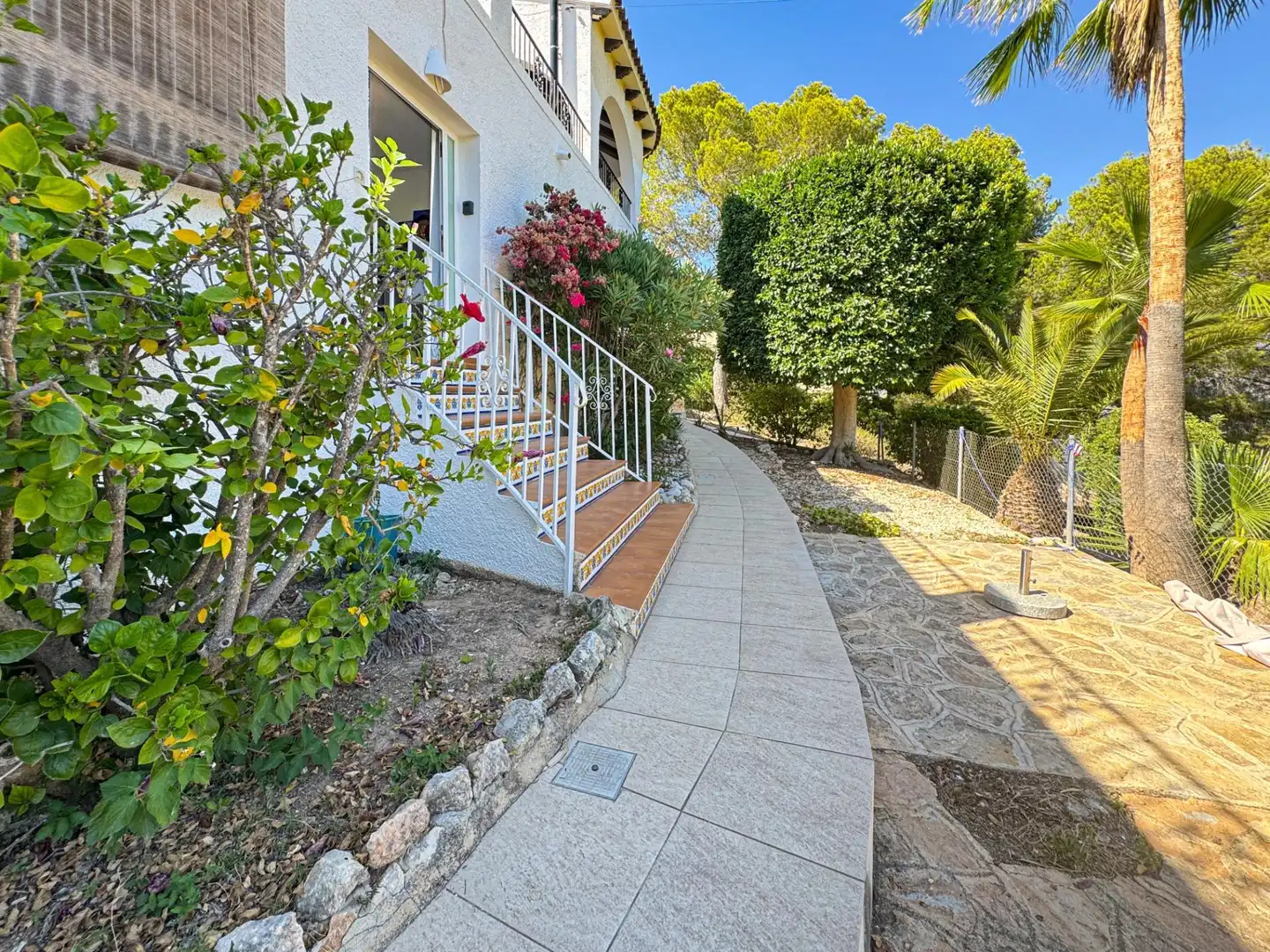Vista exterior de Casa o chalet en venta en La Nucia con Aire acondicionado, Calefacción y Jardín privado
