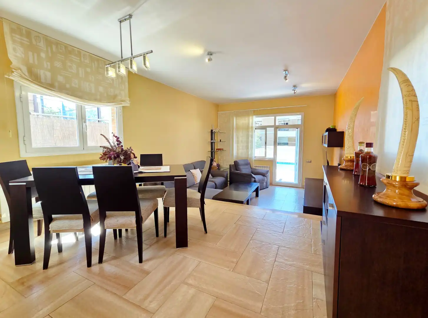 Comedor de Casa o chalet en venta en Cerdanyola del Vallès con Aire acondicionado, Calefacción y Jardín privado