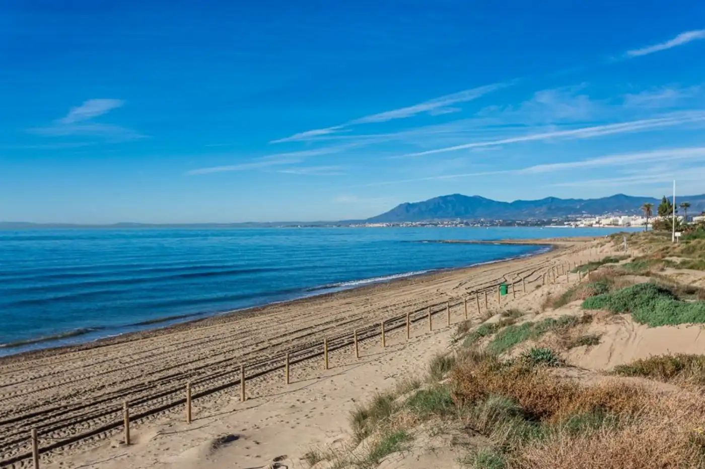 Außenansicht von Erdgeschoss zum Verkauf in Marbella mit Klimaanlage, Heizung und Privatgarten