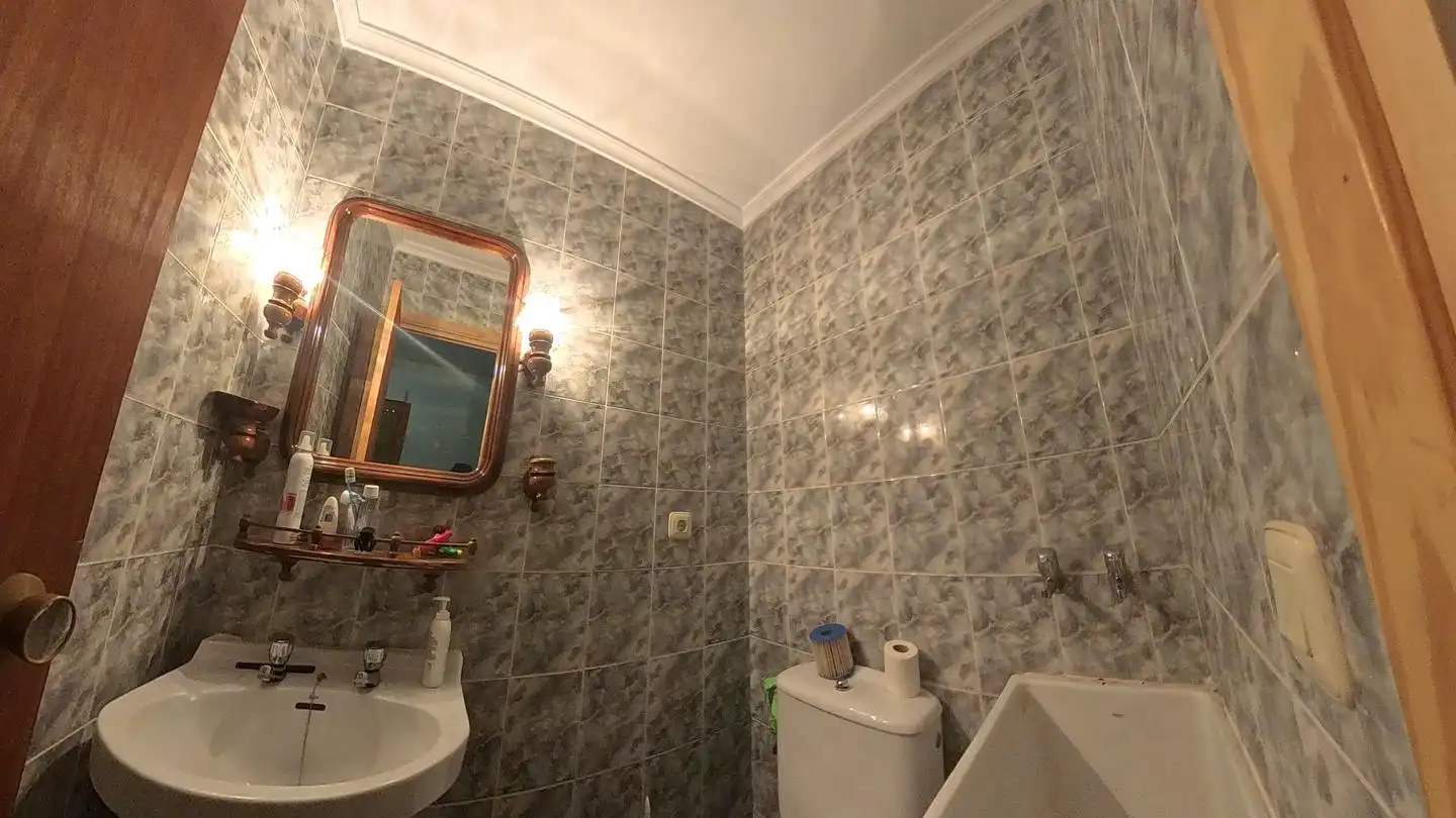 Bany de Casa o xalet en venda en Robledo amb Terrassa i Balcó