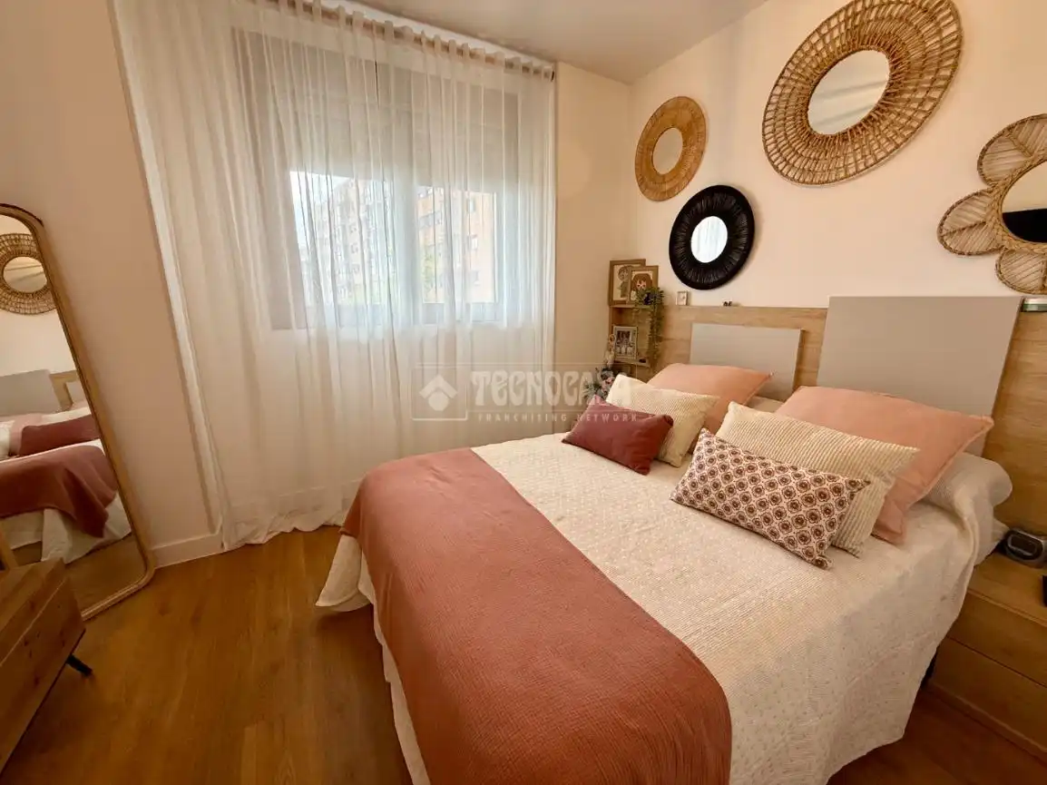 Dormitori de Pis en venda en Madrid amb Aire condicionat i Terrassa