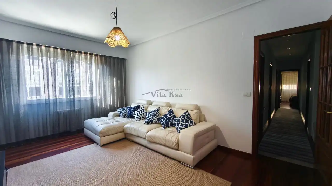 Living room of Flat for rent in Ourense Capital   with Heating, Parquet flooring and Storage room