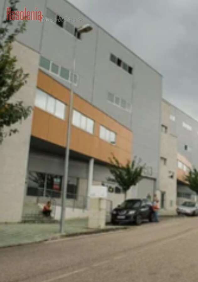Vista exterior de Nau industrial en venda en Vigo 