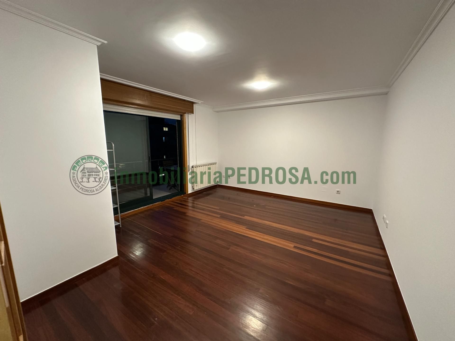 Apartament de lloguer en Pontevedra Capital  amb Calefacció, Parquet i Terrassa