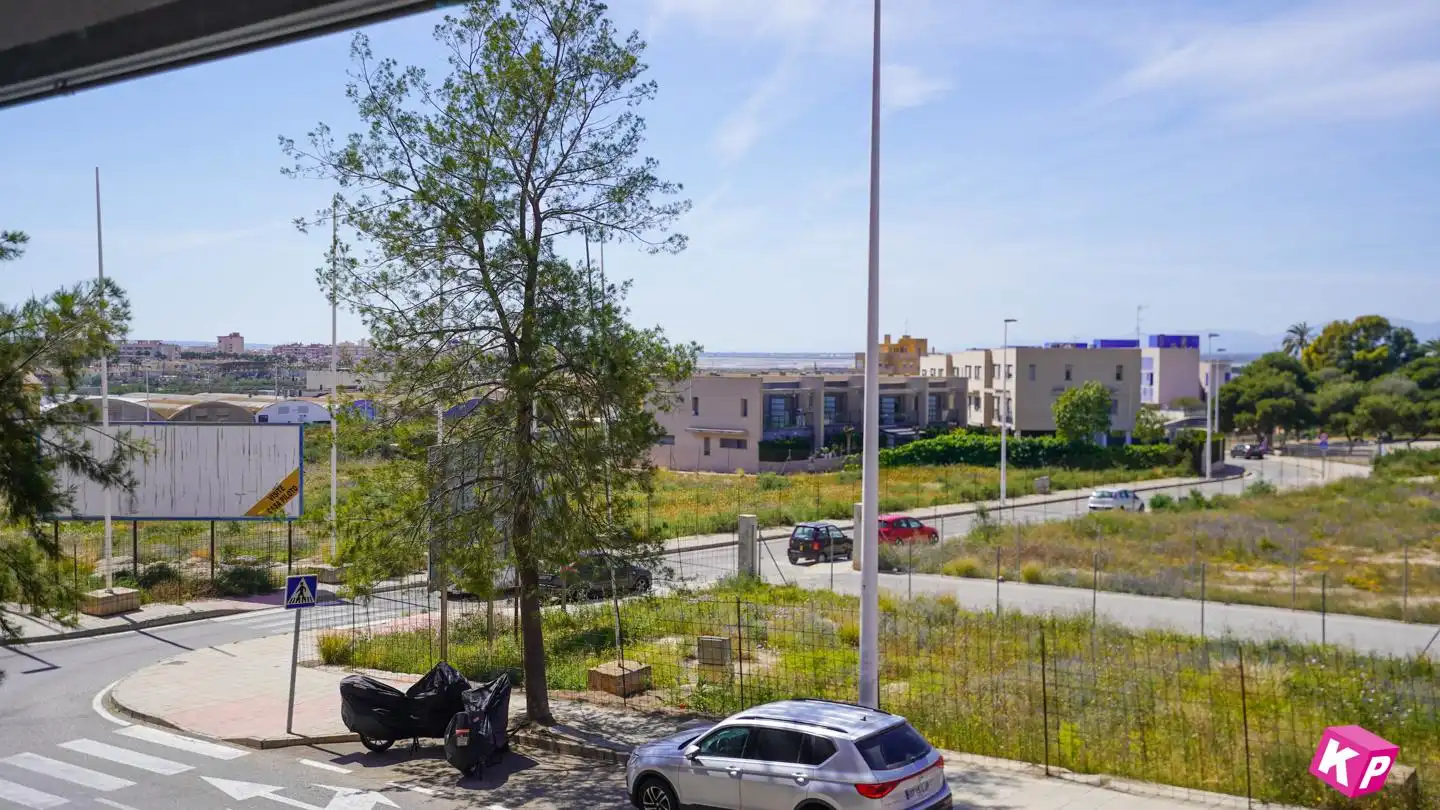 Vista exterior de Local en venda en Santa Pola
