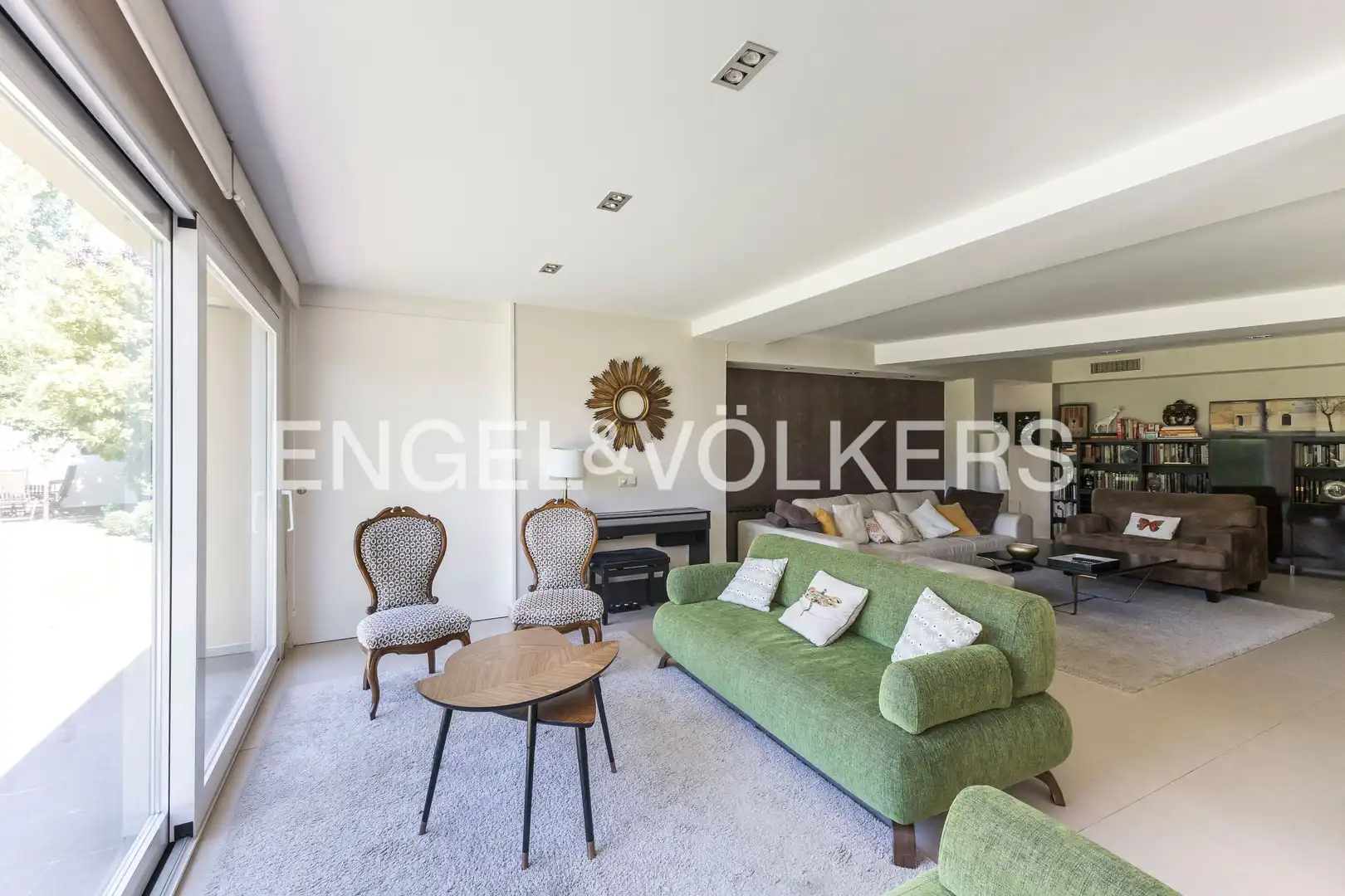 Living room of Houses for sale in La Moraleja  with Air Conditioner, Heating and Private garden