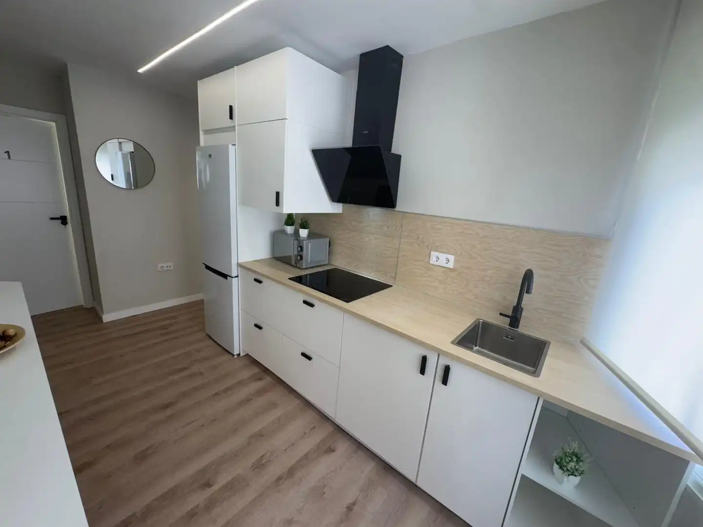 Küche von Wohnung zum Verkauf in Sevilla mit Klimaanlage, Möbliert und Ofen