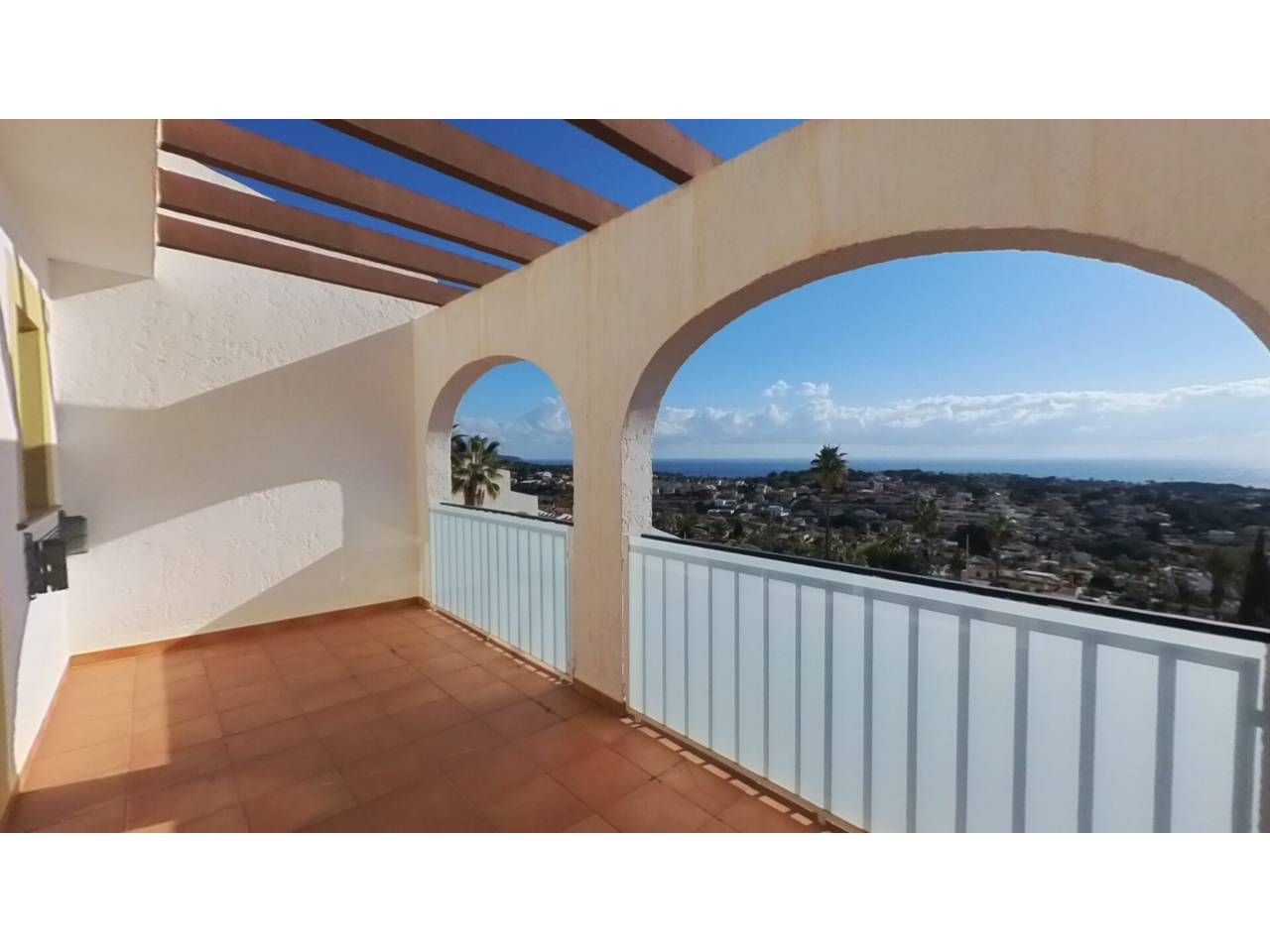 Vista exterior de Casa adosada en venda en Calpe / Calp amb Aire condicionat, Jardí privat i Terrassa