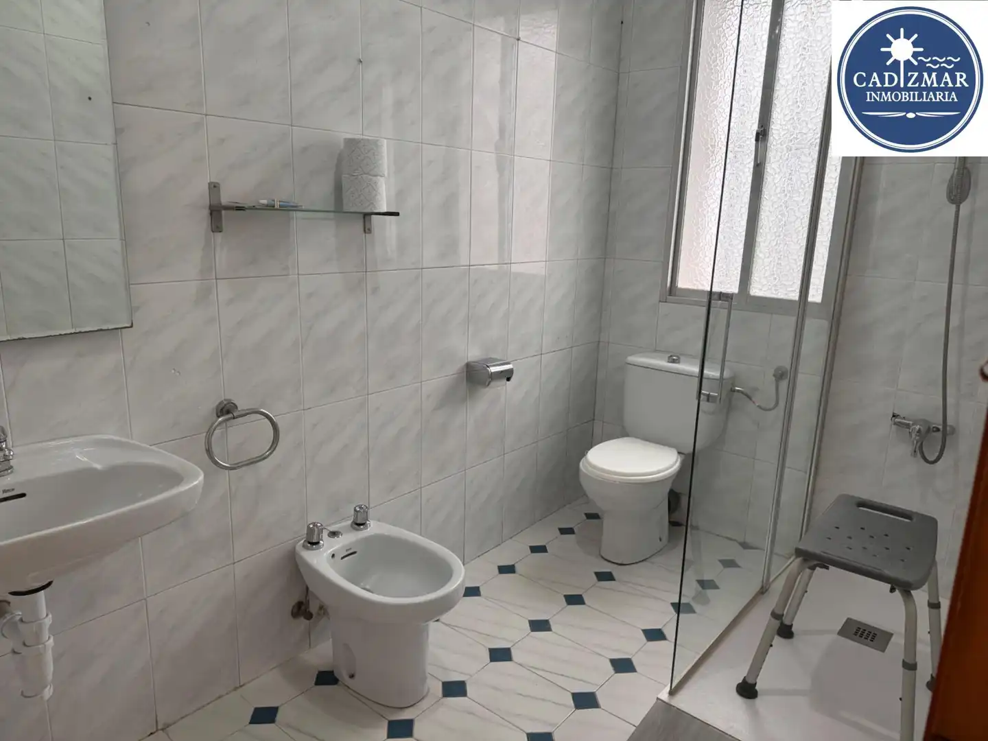 Bathroom of Ground floor for sale in Cádiz  with Storage room, Balcony and Alarm