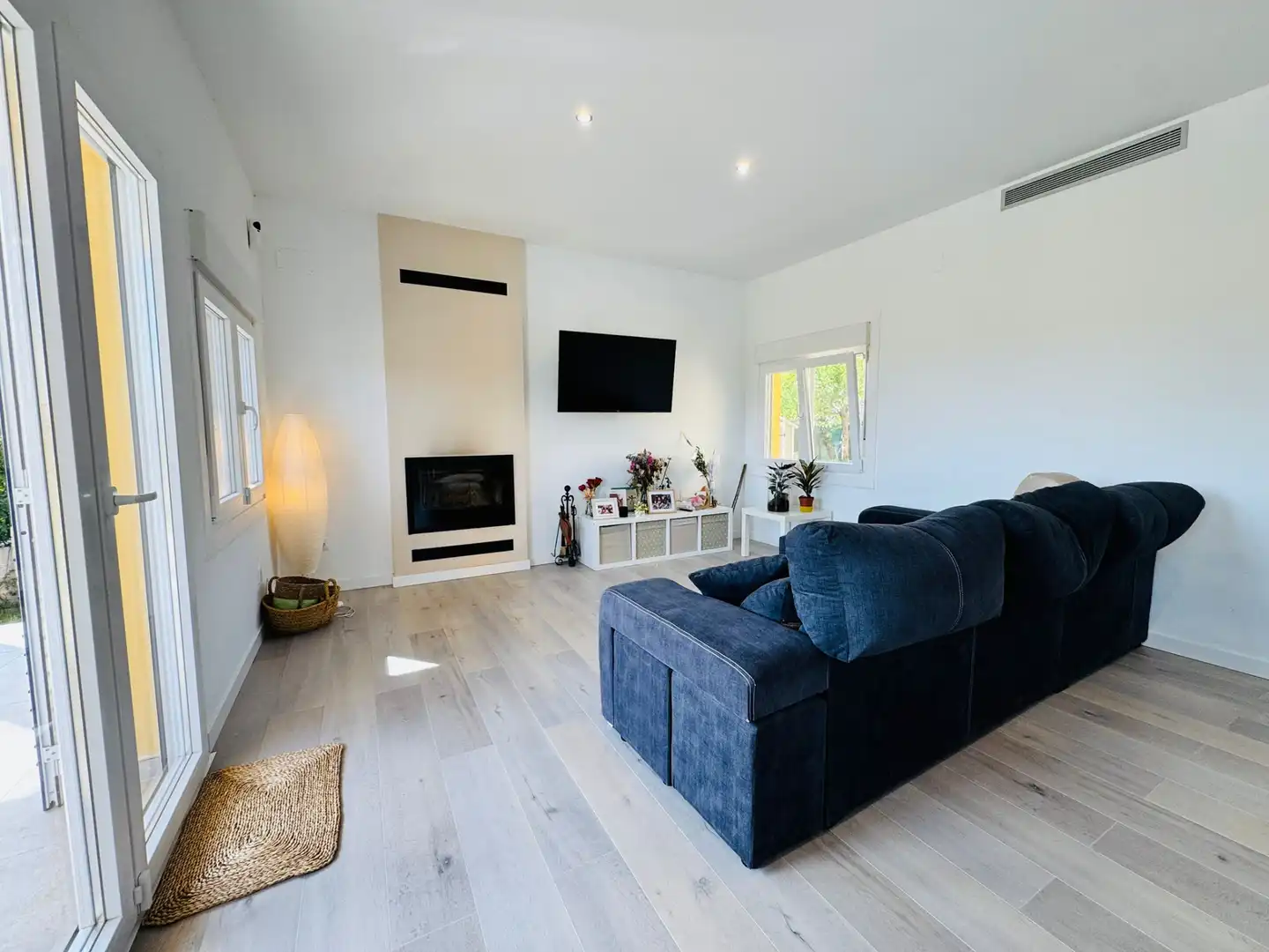 Sala d'estar de Casa o xalet en venda en Bàscara amb Aire condicionat, Jardí privat i Terrassa