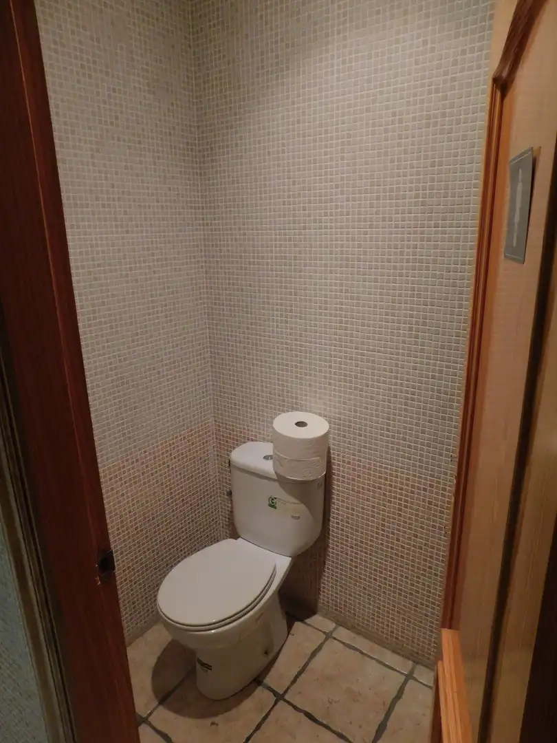 Baño de Local en venta en Valle de Elorz / Elortzibar con Aire acondicionado, Calefacción y Terraza