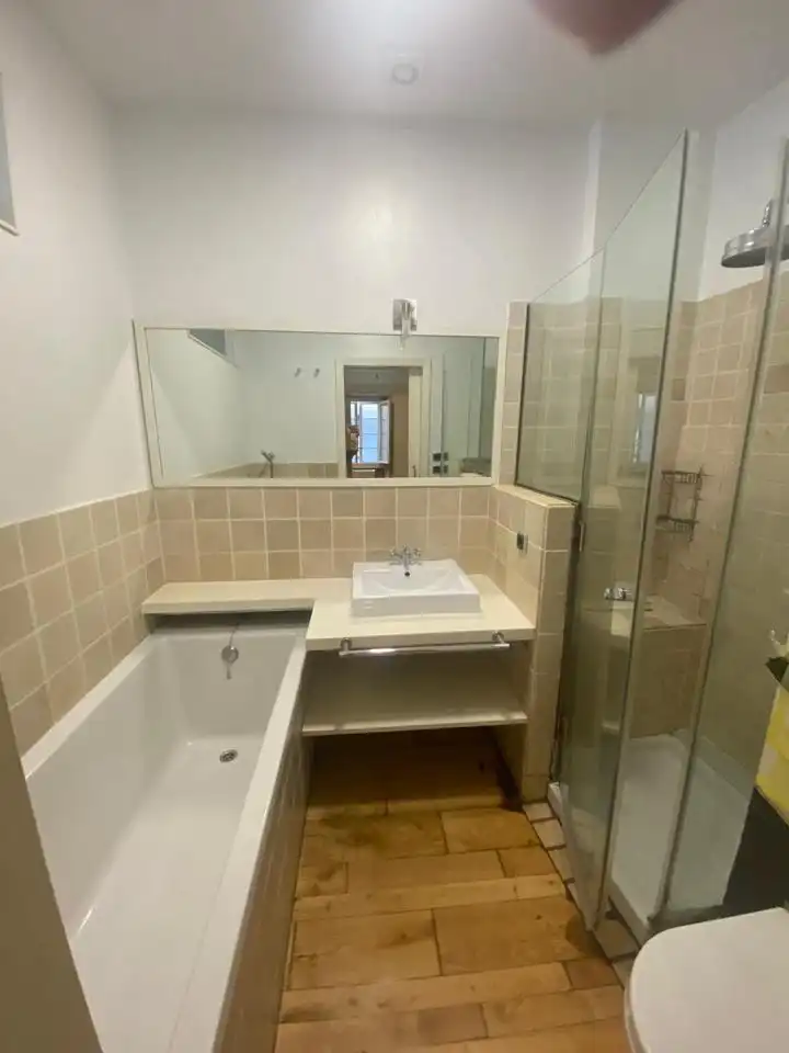 Bathroom of Flat for sale in Santiago de Compostela   with Heating