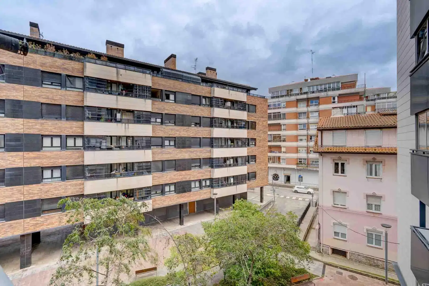 Vista exterior de Pis en venda en Donostia - San Sebastián  amb Calefacció i Balcó