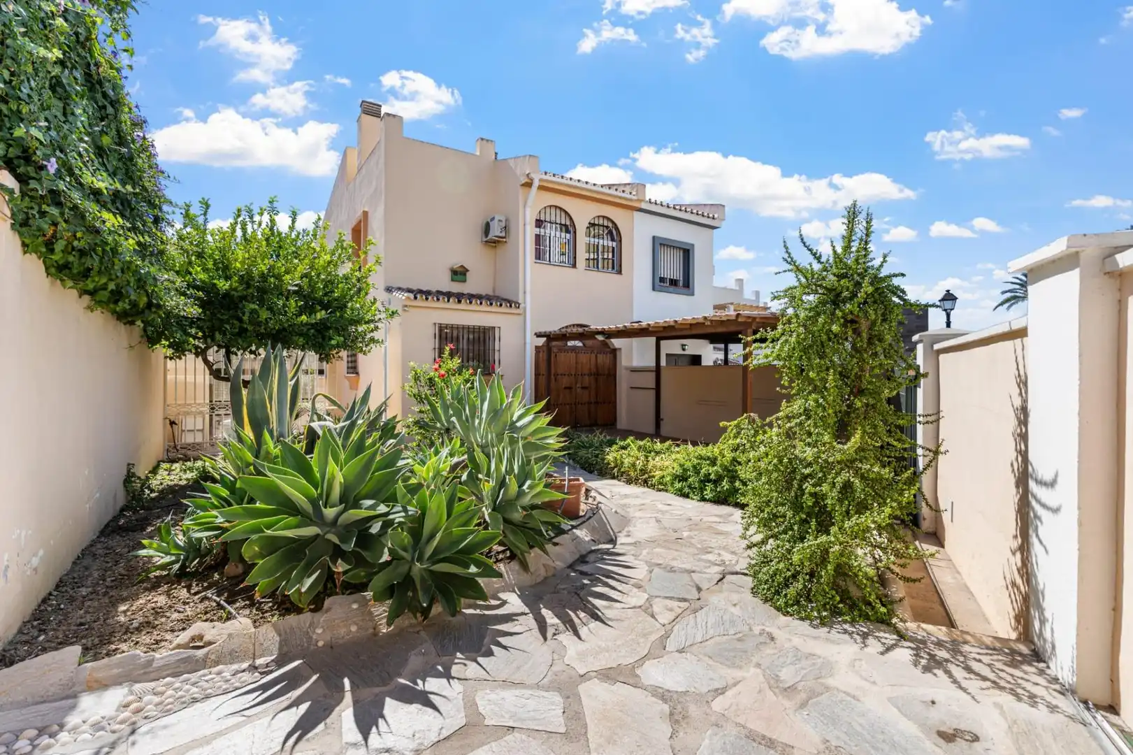 Garden of Detached homes for sale in Fuengirola  with Air Conditioner, Private garden and Terrace