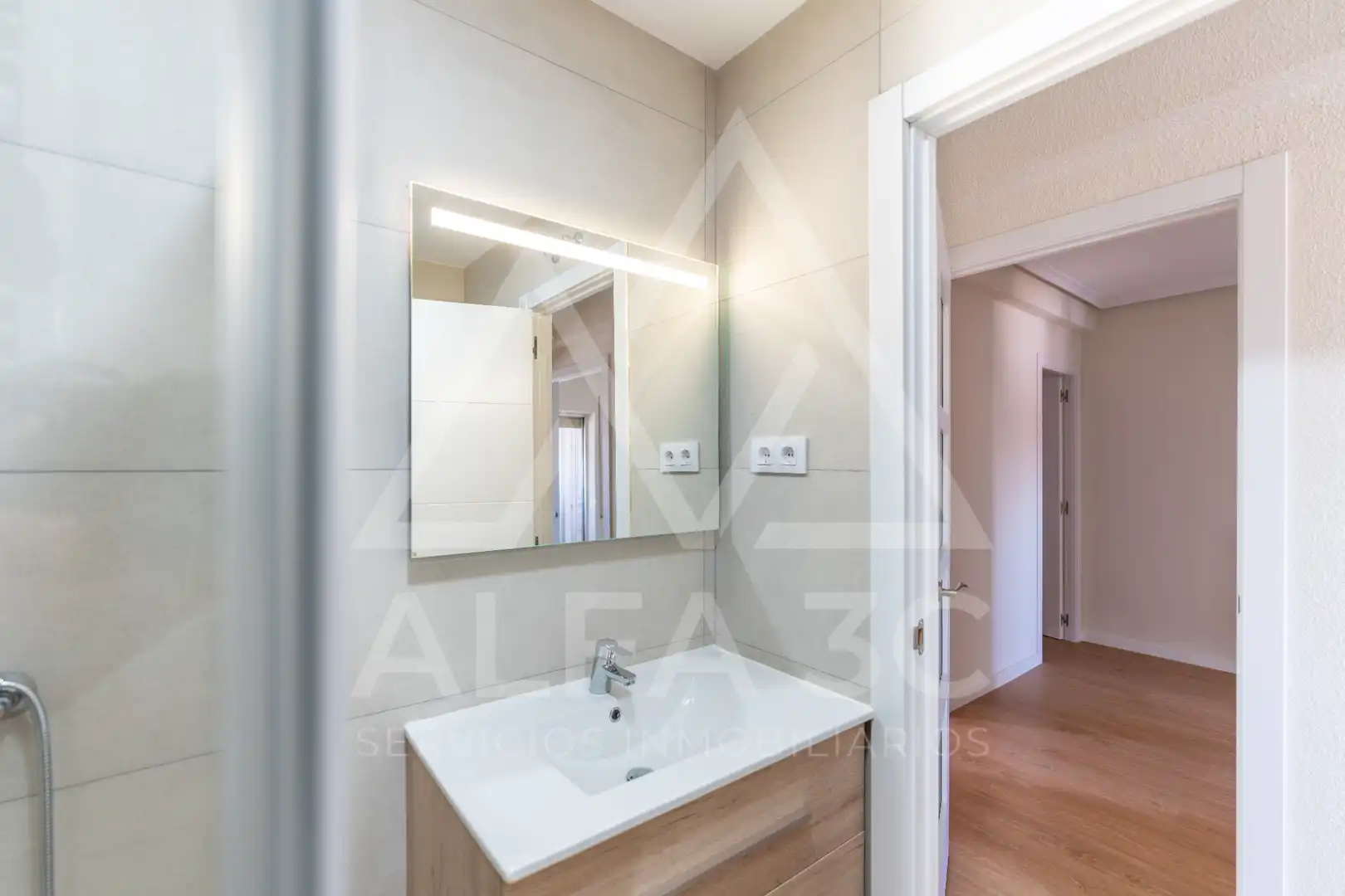 Bathroom of Flat for sale in Madrid  with Terrace