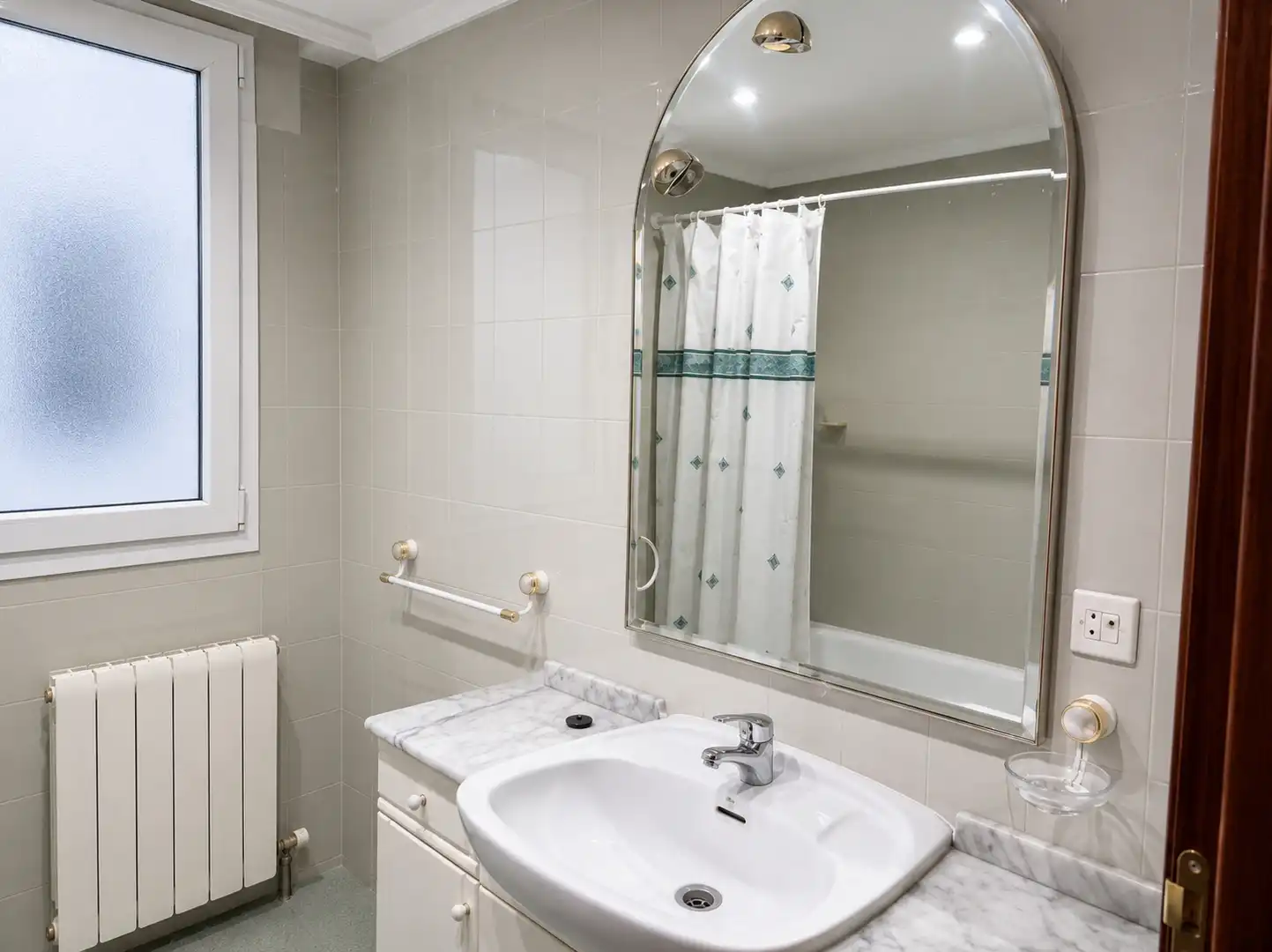 Badezimmer von Wohnung zur Miete in Santander mit Heizung, Terrasse und Möbliert