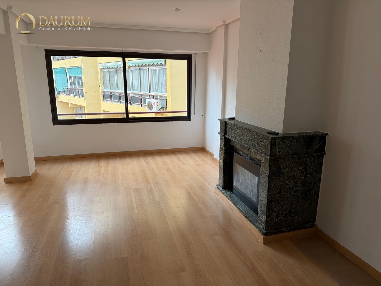 Sala d'estar de Pis en venda en  Valencia Capital amb Aire condicionat i Terrassa