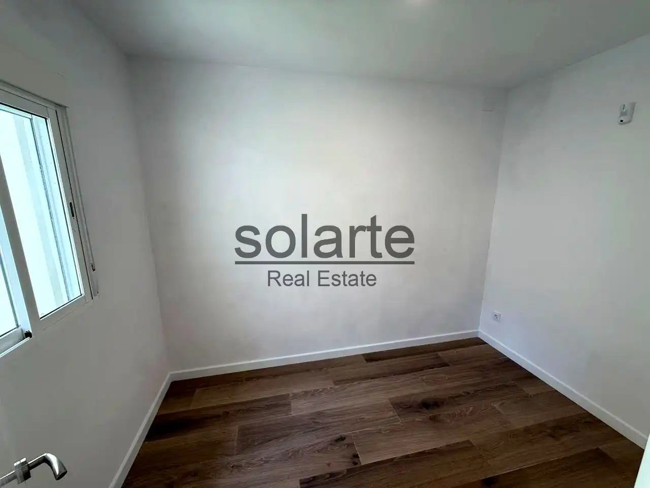 Dormitori de Planta baixa en venda en L'Hospitalet de Llobregat amb Parquet i Terrassa