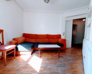Sala d'estar de Pis de lloguer en  Madrid Capital amb Aire condicionat, Parquet i Moblat
