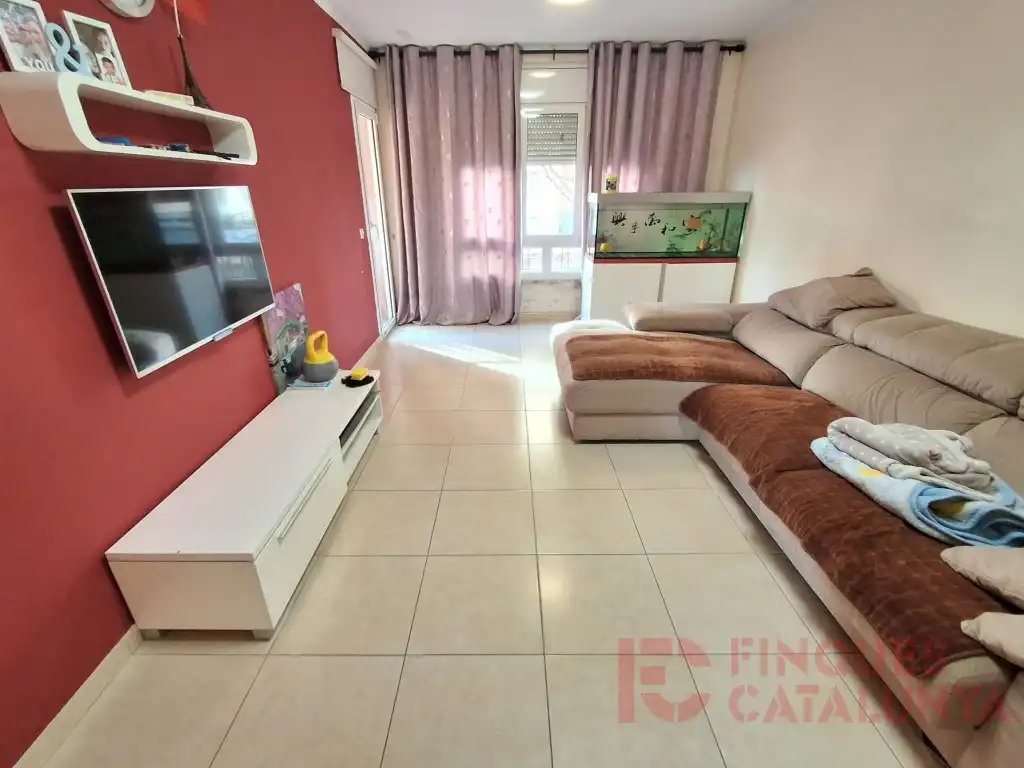 Living room of Flat for sale in Girona  with Furnished and Balcony