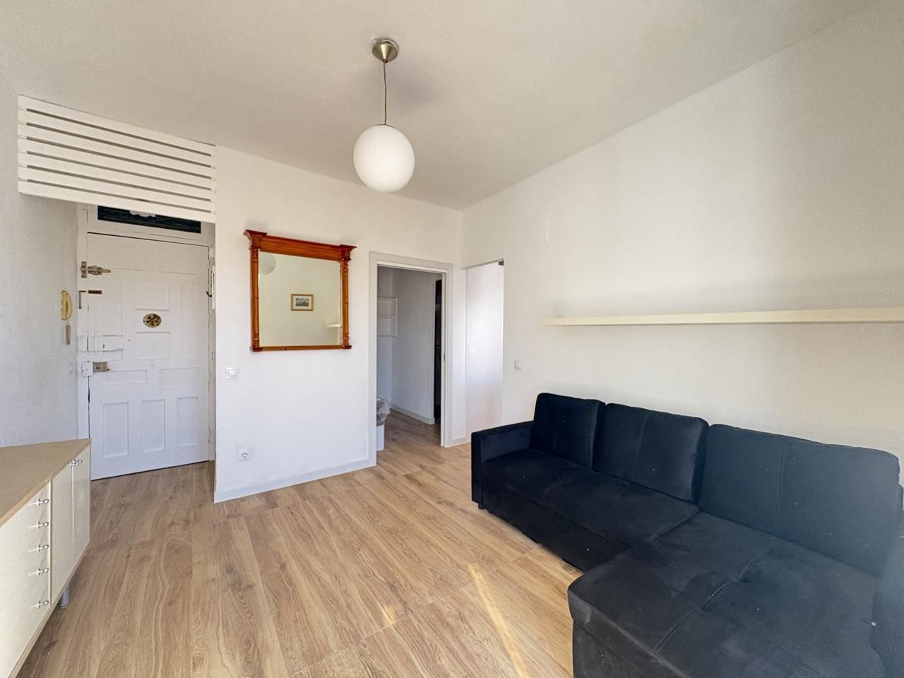 Living room of Flat to rent in  Madrid Capital  with Air Conditioner, Furnished and Balcony