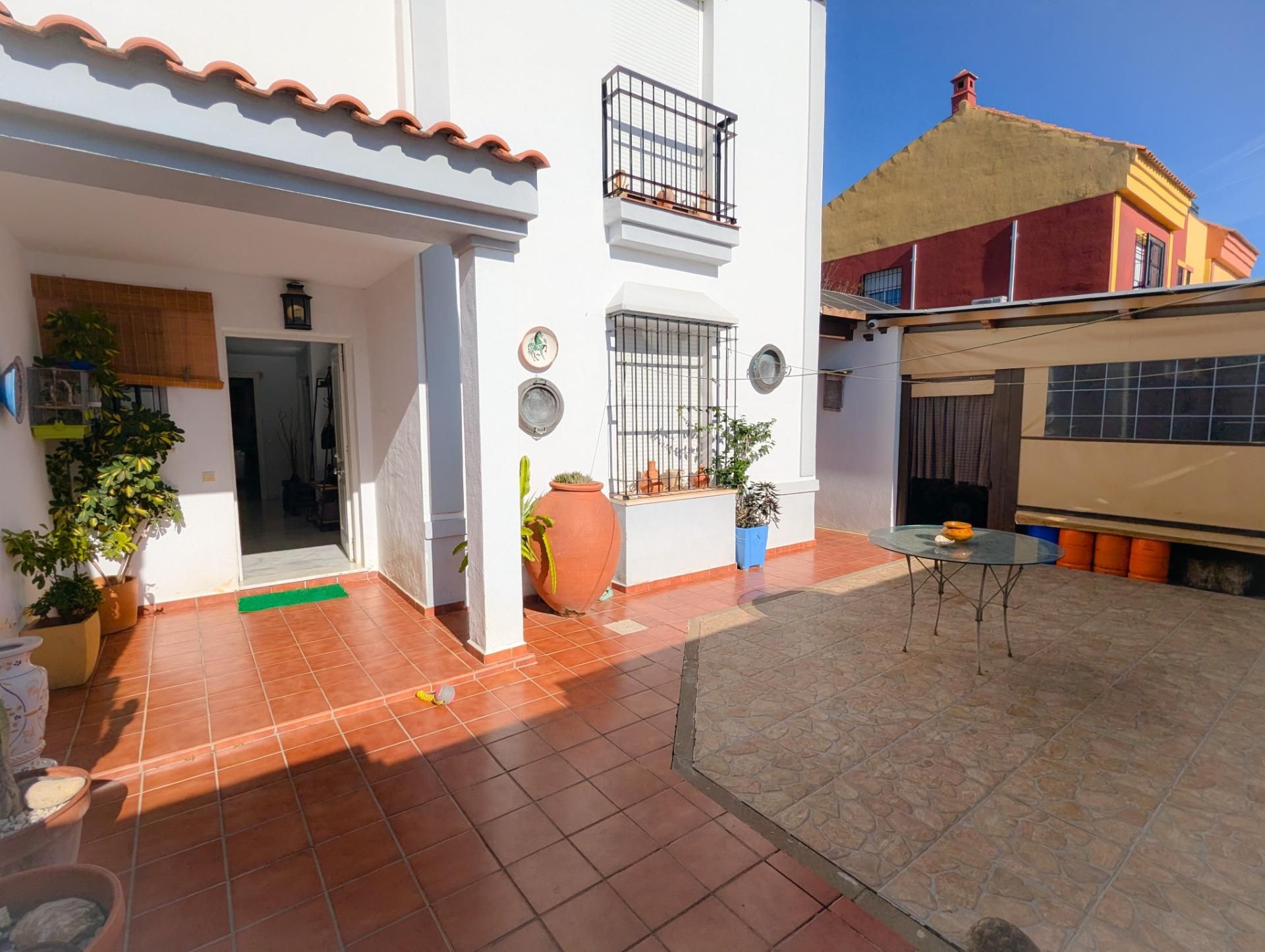 Casa adosada en venda a Sanlúcar la Mayor
