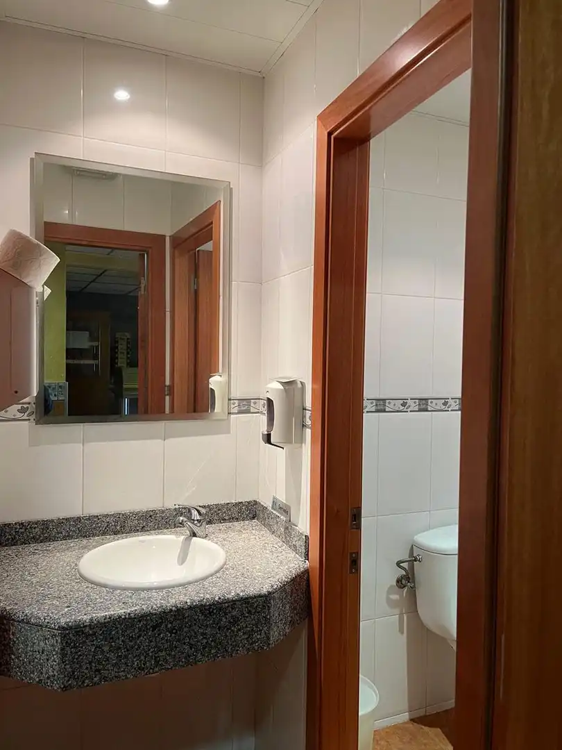 Baño de Local en venta en Santa Margarida de Montbui con Aire acondicionado y Amueblado