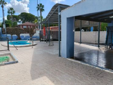 Chalet con piscina en venta en El Pino