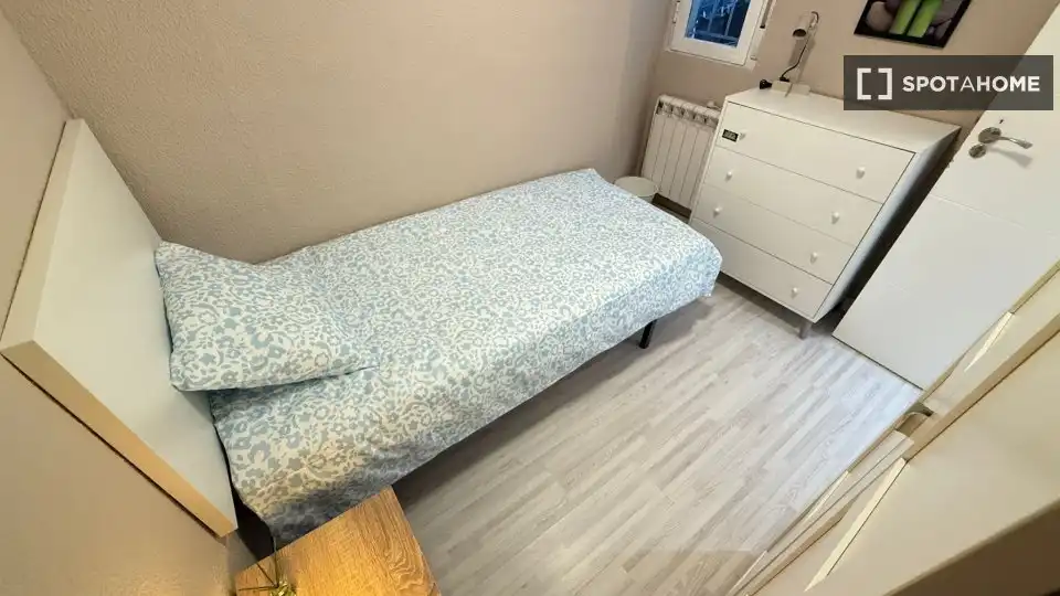 Bedroom of Flat for rent in Madrid  with Air Conditioner, Heating and Furnished