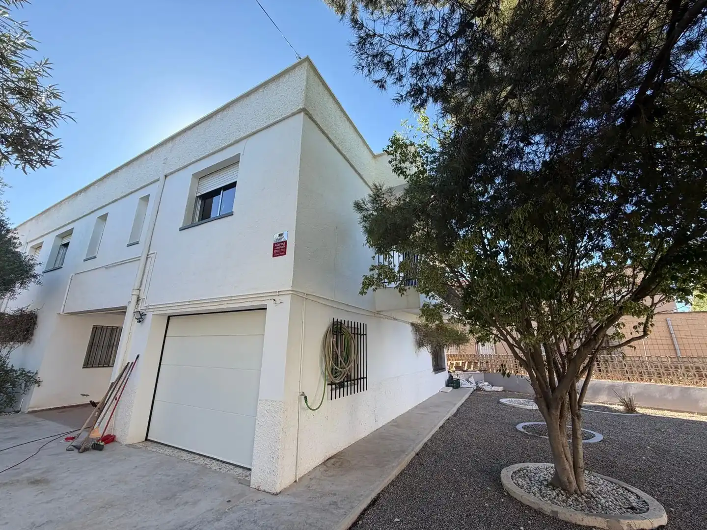 Vista exterior de Casa o xalet en venda en El Ejido amb Aire condicionat, Jardí privat i Traster