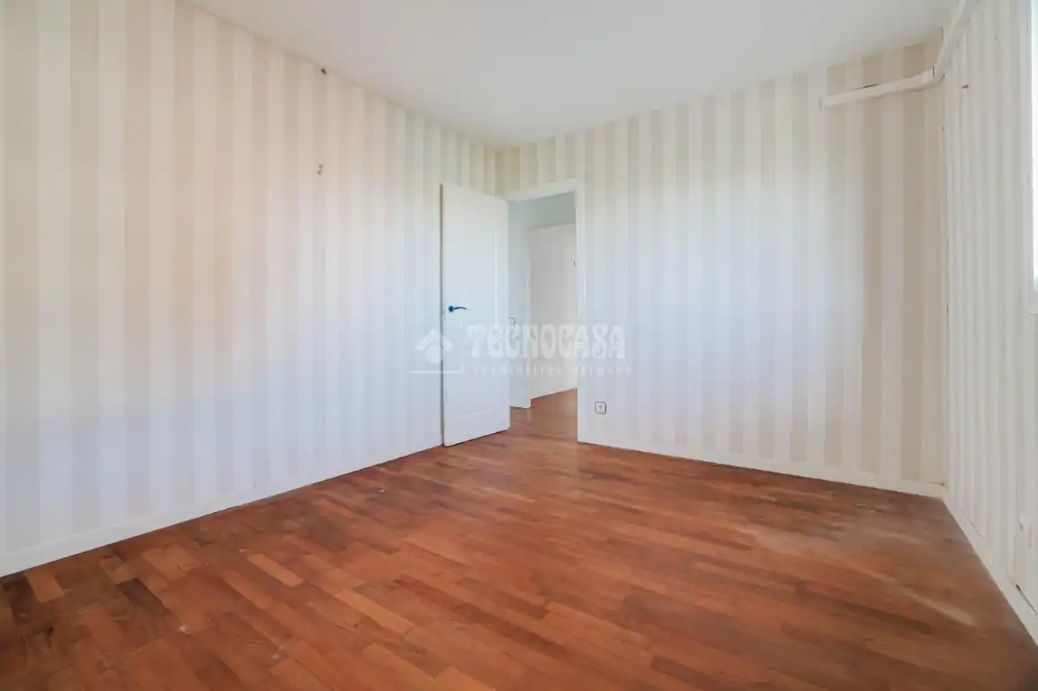 Habitación de Piso en venta en Sant Boi de Llobregat con Calefacción, Parquet y Balcón
