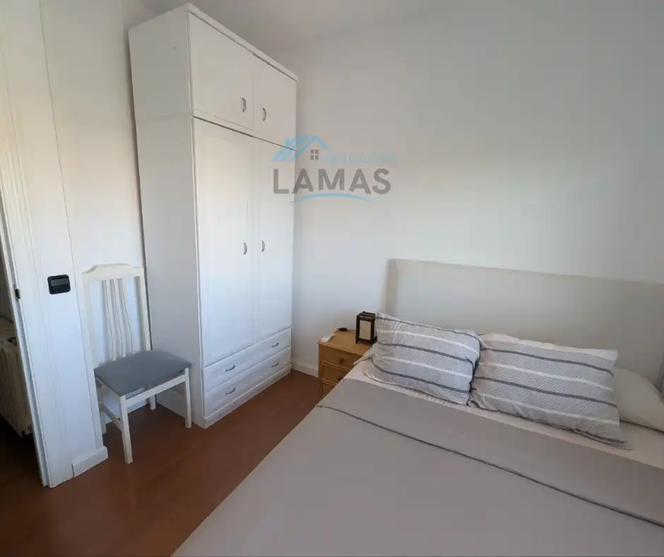 Schlafzimmer von Einfamilien-Reihenhaus zum Verkauf in Navalmoral de la Mata mit Klimaanlage, Heizung und Terrasse