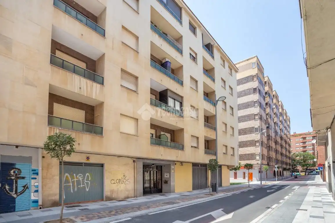 Außenansicht von Wohnung zum Verkauf in Salamanca mit Heizung, Abstellraum und Möbliert