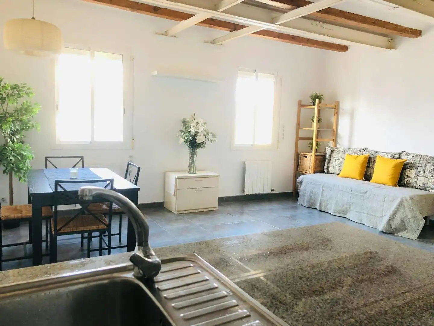 Sala de estar de Piso de alquiler en Barcelona con Aire acondicionado, Calefacción y Amueblado