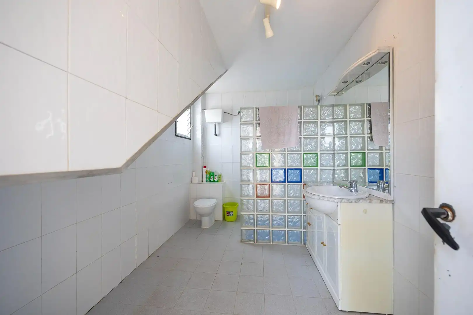 Bany de Casa o xalet en venda en Orihuela amb Aire condicionat, Jardí privat i Terrassa
