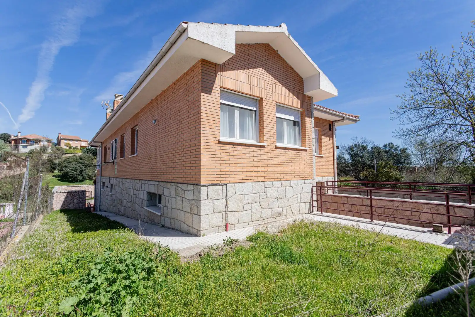 Exterior view of Houses for sale in Guadalix de la Sierra  with Heating, Terrace and Swimming Pool
