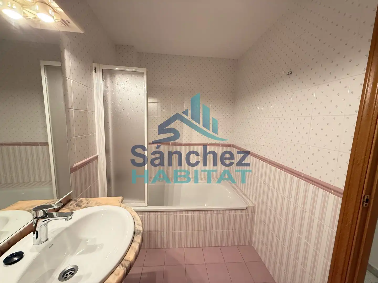 Baño de Apartamento de alquiler en Chelva con Aire acondicionado y Amueblado